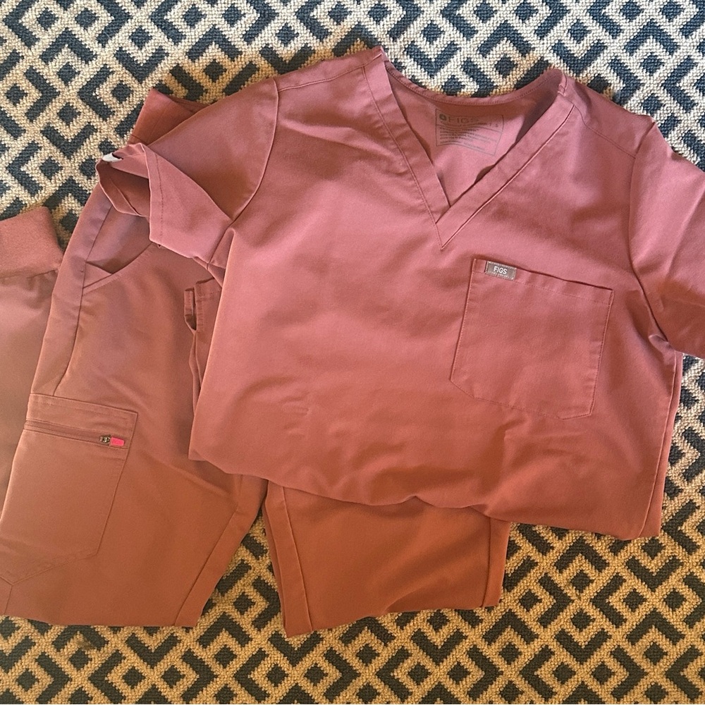 Figs Mauve Scrub Set- Catalina and Zamora joggers